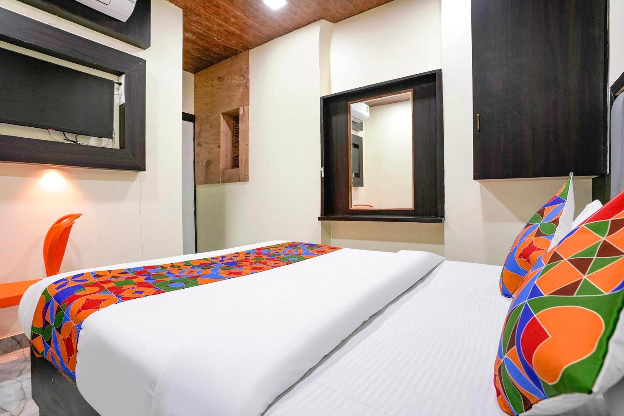 Fabexpress Gulshan Grand - Nr Gateway Of India Мумбаи Экстерьер фото