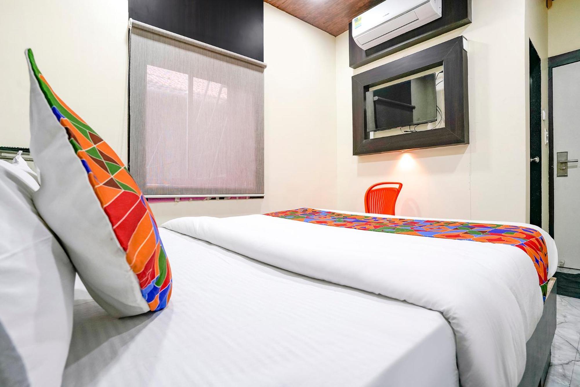 Fabexpress Gulshan Grand - Nr Gateway Of India Мумбаи Экстерьер фото