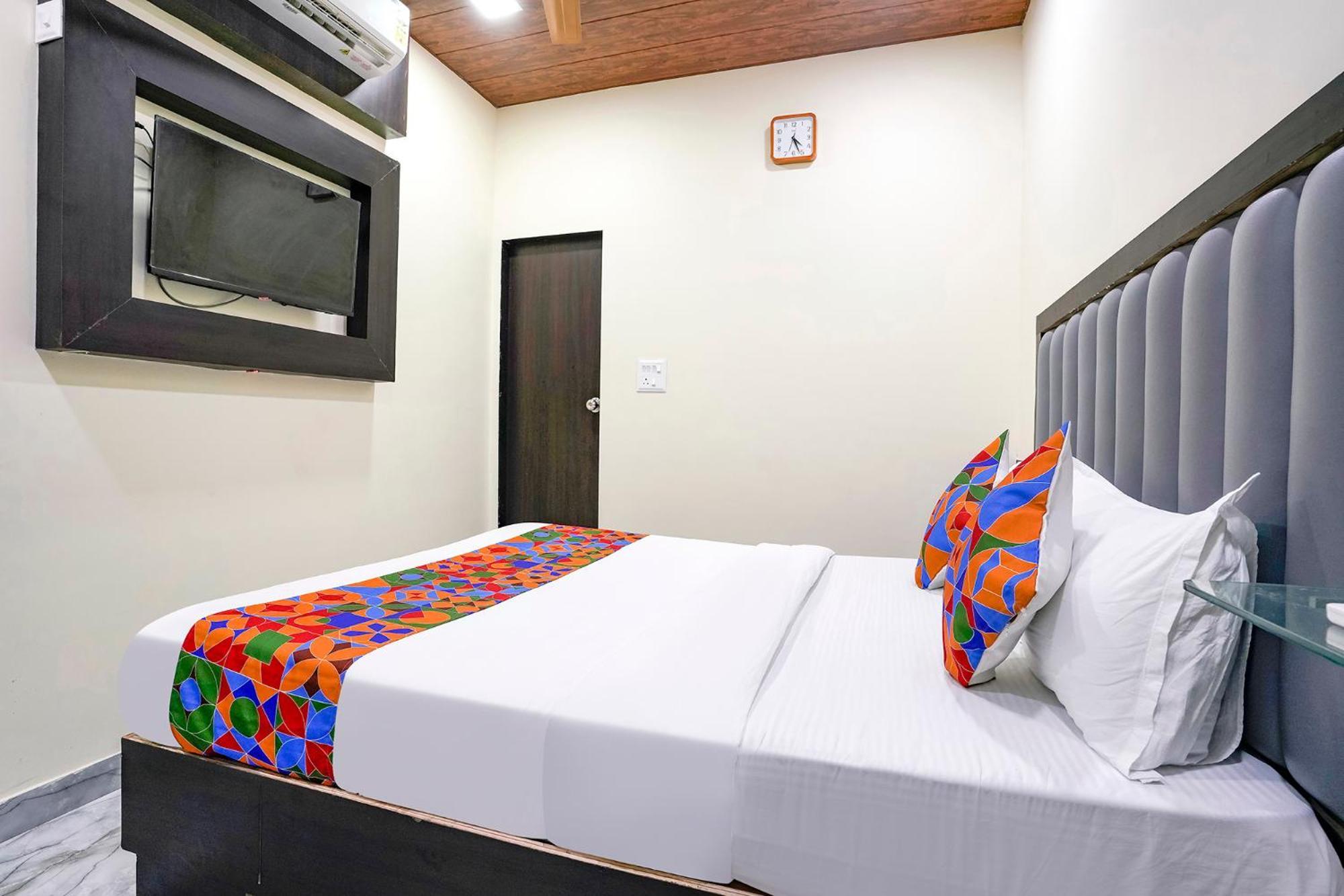 Fabexpress Gulshan Grand - Nr Gateway Of India Мумбаи Экстерьер фото