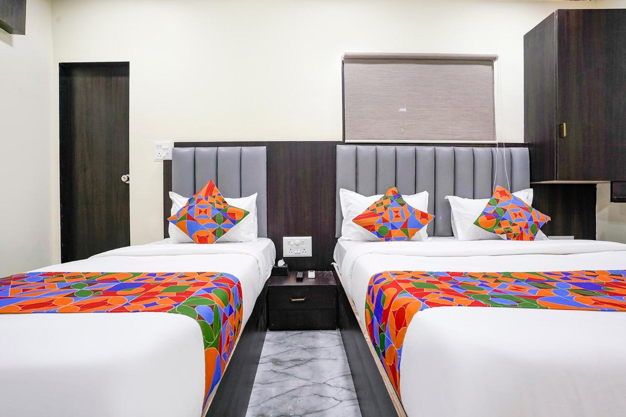 Fabexpress Gulshan Grand - Nr Gateway Of India Мумбаи Экстерьер фото